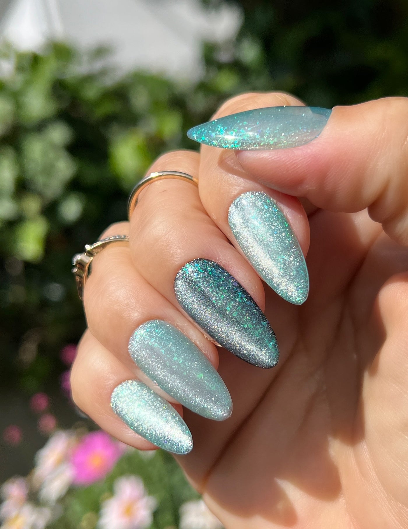 Gel Polish Emerald Spark Cat Eye